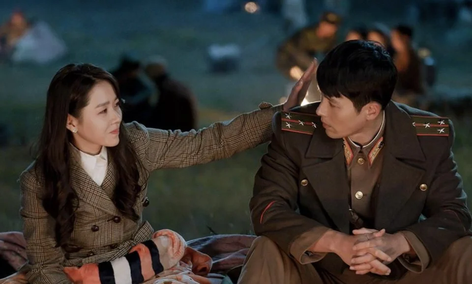 Suzy gets a piggyback ride from Lee Seung-gi